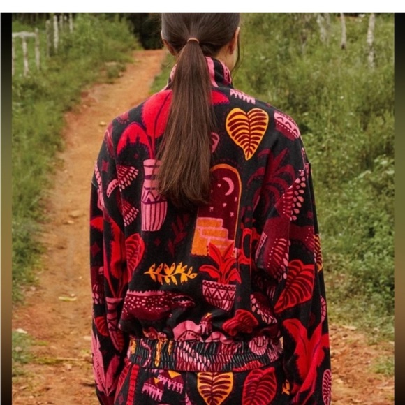 FARM Rio- velour pantsuit - Picture 9 of 11